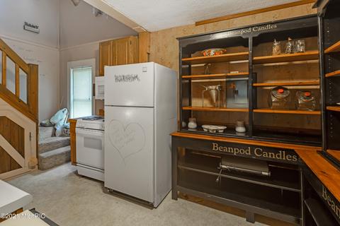 1023 S Main St, Crystal, MI 48818 photo 9