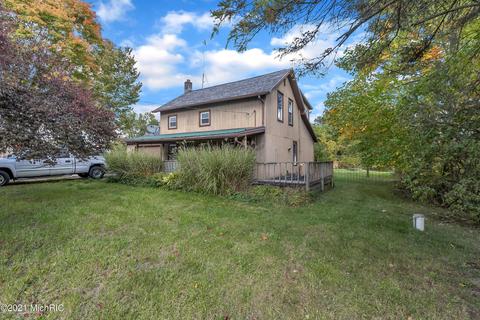 1023 S Main St, Crystal, MI 48818 photo 1