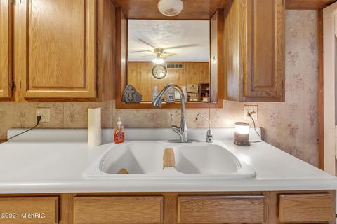 1023 S Main St, Crystal, MI 48818 photo 11