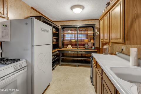 1023 S Main St, Crystal, MI 48818 photo 10