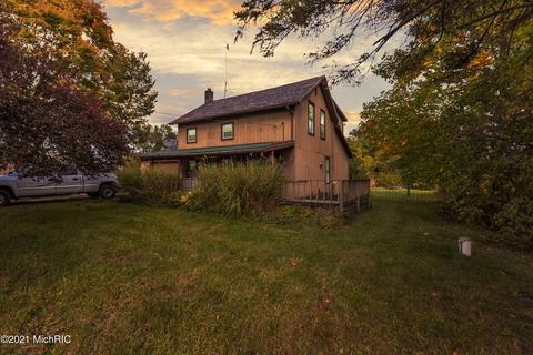 1023 S Main St, Crystal, MI 48818 photo 2