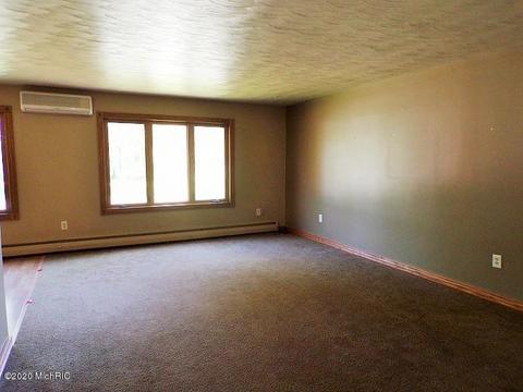 202 Michael Ave, Shepherd, MI 48883 photo 4