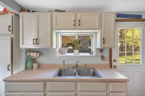2640 Lansing St, Crystal, MI 48818 photo 4