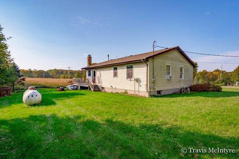 9983 Button Rd, Belding, MI 48809 photo 5
