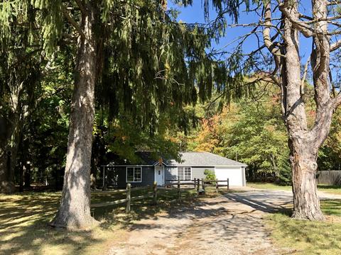624 E Lewis St, Whitehall, MI 49461 photo 2