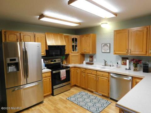 632 S Fall River Dr, Coldwater, MI 49036 photo 18