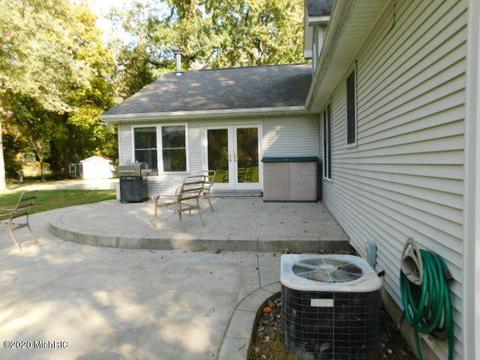 632 S Fall River Dr, Coldwater, MI 49036 photo 5