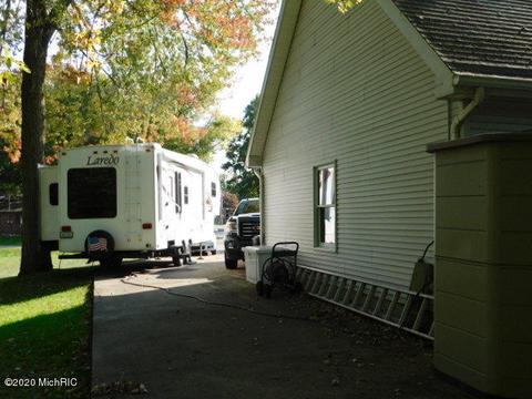 632 S Fall River Dr, Coldwater, MI 49036 photo 4