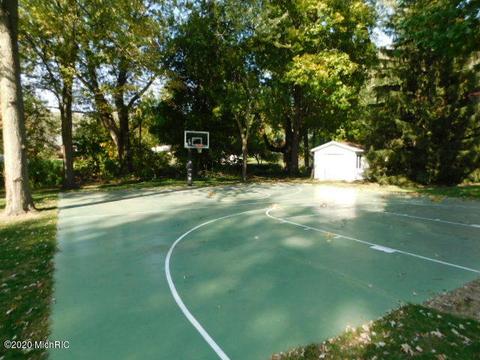 632 S Fall River Dr, Coldwater, MI 49036 photo 9