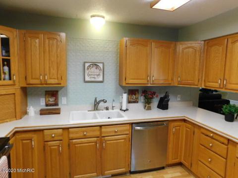 632 S Fall River Dr, Coldwater, MI 49036 photo 19