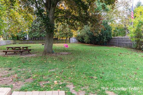 524 Amity St SE, Lowell, MI 49331 photo 13