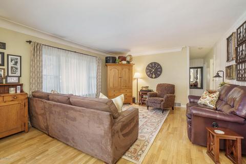972 106th Ave, Plainwell, MI 49080 photo 4