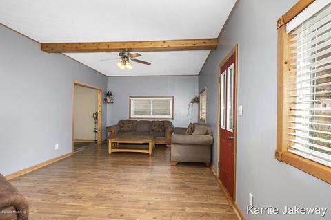 822 James St, Belding, MI 48809 photo 3