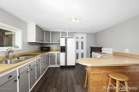 822 James St, Belding, MI 48809 photo 7