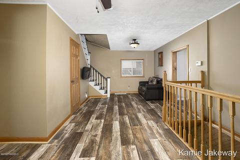 822 James St, Belding, MI 48809 photo 5