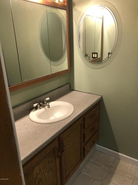 524 6th St, Plainwell, MI 49080 photo 6