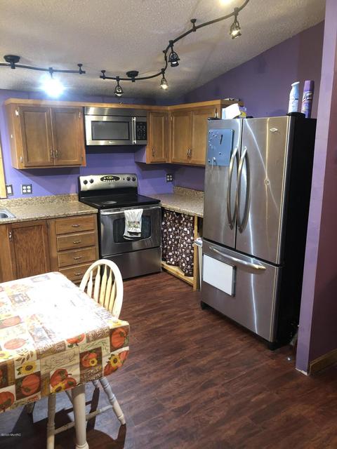 524 6th St, Plainwell, MI 49080 photo 18