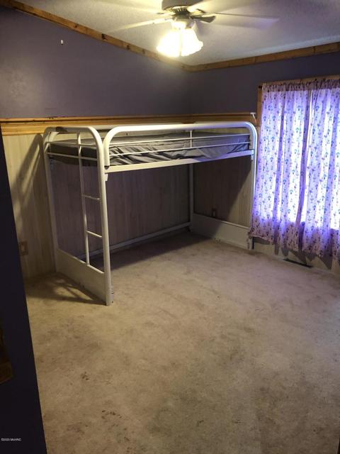 524 6th St, Plainwell, MI 49080 photo 9