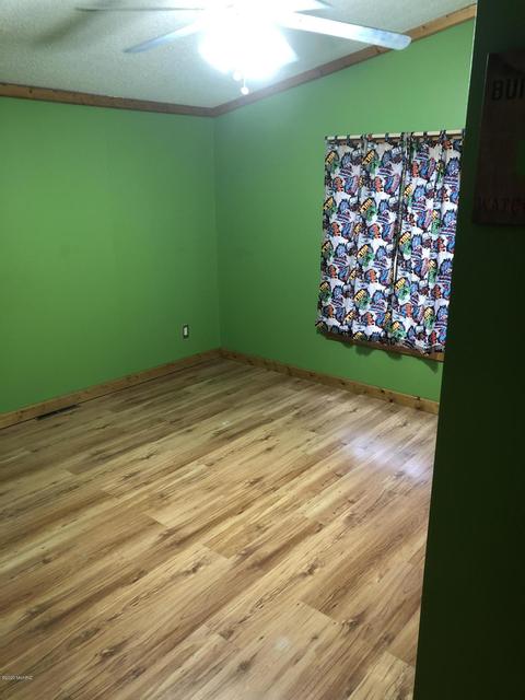 524 6th St, Plainwell, MI 49080 photo 11