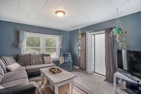 108 W May St, Belding, MI 48809 photo 4