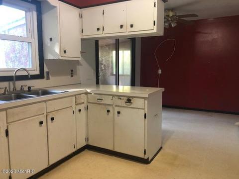 10560 Cascade Rd SE, Lowell, MI 49331 photo 2