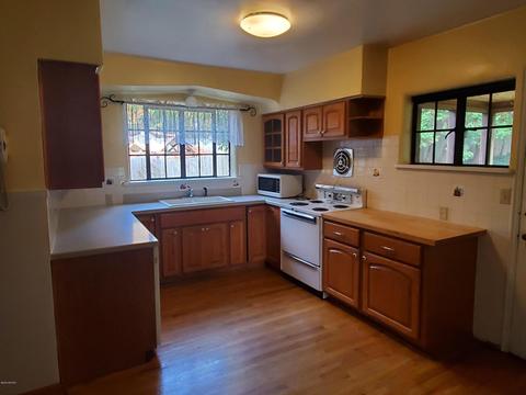 316 N Madison St, Marshall, MI 49068 photo 5
