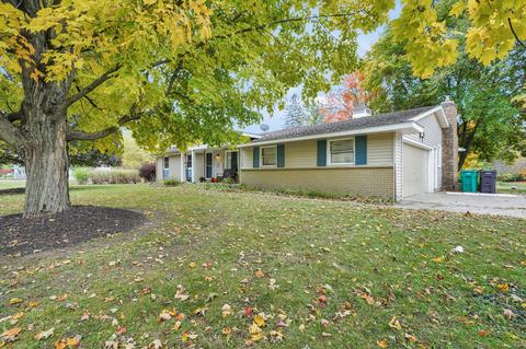 1011 Buttrick Ave SE, Ada, MI 49301 photo 2
