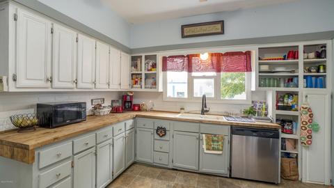 226 E Center St, Alma, MI 48801 photo 9