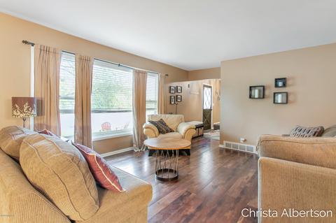 6344 Dunbarton St SE, Ada, MI 49301 photo 3