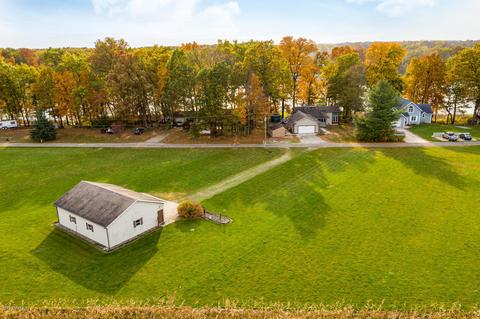21759 Puterbaugh Ln, Cassopolis, MI 49031 photo 2