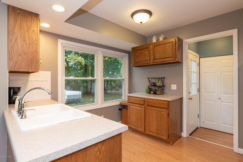 830 Glenview Dr, Plainwell, MI 49080 photo 17