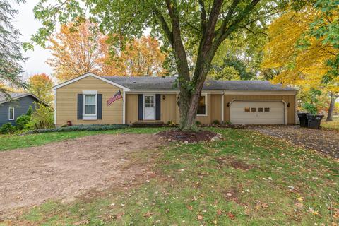 830 Glenview Dr, Plainwell, MI 49080 photo 2