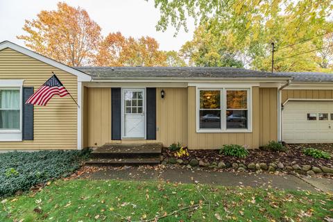830 Glenview Dr, Plainwell, MI 49080 photo 1