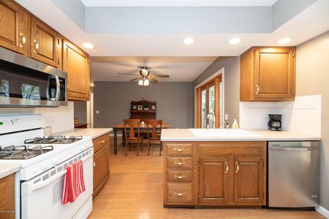 830 Glenview Dr, Plainwell, MI 49080 photo 16