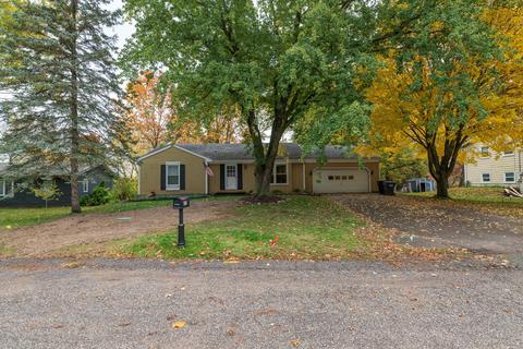 830 Glenview Dr, Plainwell, MI 49080 photo 3