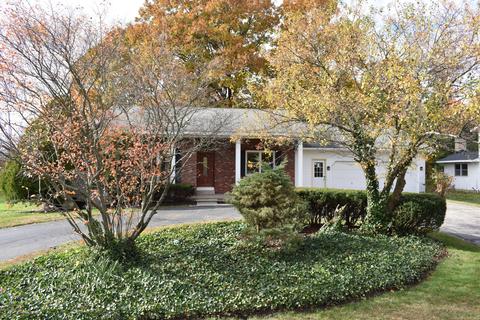 8657 Shadowbrook Dr, Jenison, MI 49428 photo 2