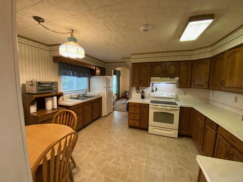 201 S Fourth St, Edmore, MI 48829 photo 13