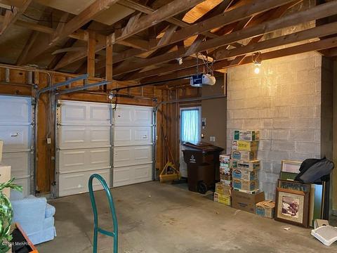 201 S Fourth St, Edmore, MI 48829 photo 4