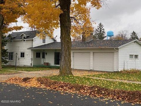 201 S Fourth St, Edmore, MI 48829 photo 1