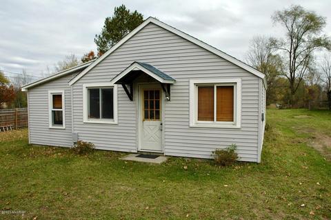 42 N Webster St, White Cloud, MI 49349 photo 1