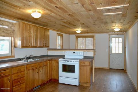 42 N Webster St, White Cloud, MI 49349 photo 3