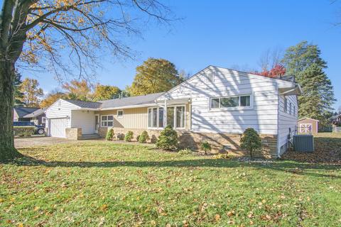 417 Chippewa St, Buchanan, MI 49107 photo 2