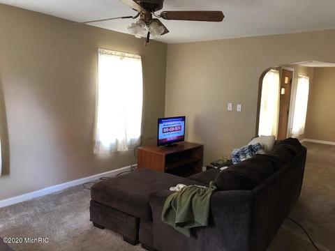78 Smith St, Coldwater, MI 49036 photo 3
