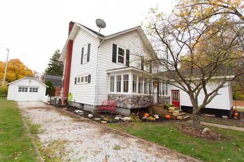 306 Cherry St, Freeport, MI 49325 photo 5