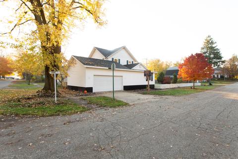 306 Cherry St, Freeport, MI 49325 photo 8