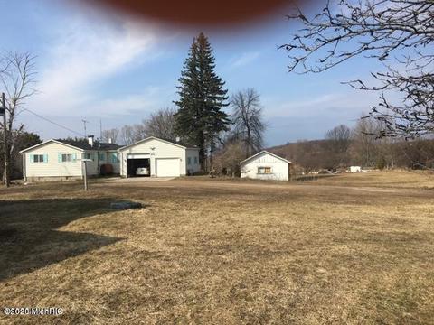 19005 Gennett Rd, Charlevoix, MI 49720 photo 1