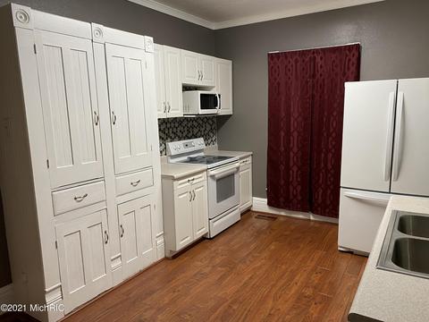 104 W Silver St, Reading, MI 49274 photo 2
