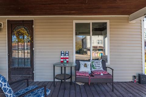 614 E Bridge St, Plainwell, MI 49080 photo 4