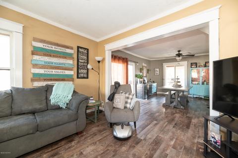 614 E Bridge St, Plainwell, MI 49080 photo 8