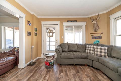 614 E Bridge St, Plainwell, MI 49080 photo 5